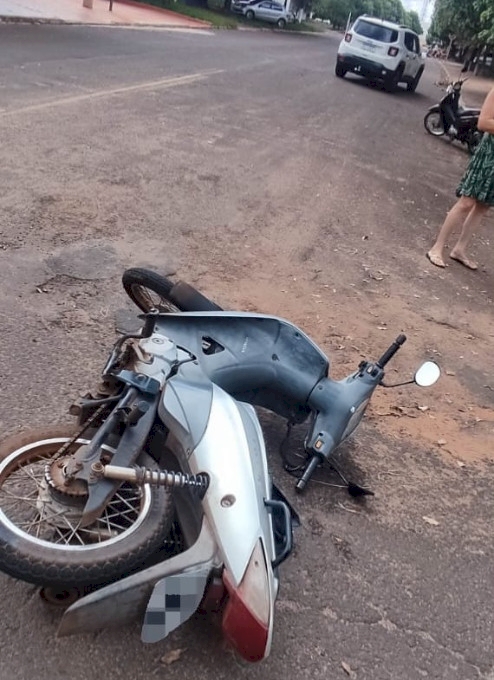 IVINHEMA: Colisão entre carro e moto deixa mulher ferida
