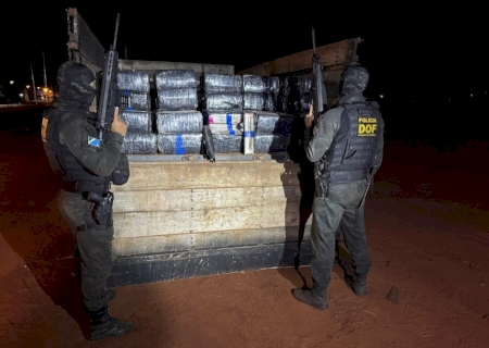 Caminhão de porte médio carregado com quase três toneladas de maconha é recuperado pelo DOF