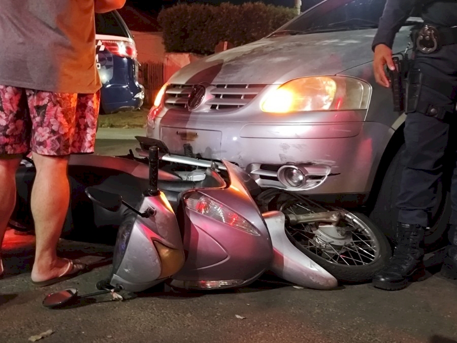 NOVA ANDRADINA: Mãe e filha ficam feridas após colisão entre motoneta e carro