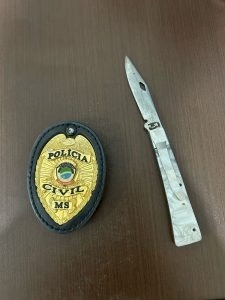 Homem é preso por perseguir e ameaçar ex-esposa com um canivete no local de trabalho em MS