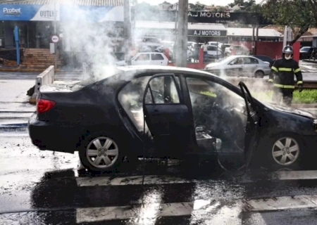 Explosão provoca incêndio e destrói veículo em MS
