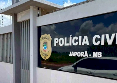Caminhoneiro tomba carga de carne e morre preso às ferragens em rodovia de MS