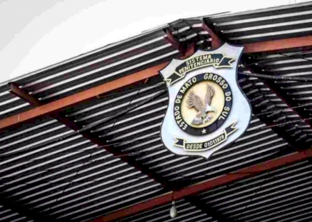 Presos fazem motim e atacam policiais penais com paus e pedras na Máxima em MS