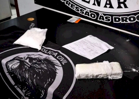 Polícia desconfia de carro em local isolado e apreende R$ 40 mil em cocaína