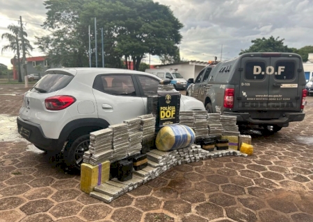 DOF e PM de Eldorado apreendem mais de 460 quilos de drogas em carro roubado no Paraná