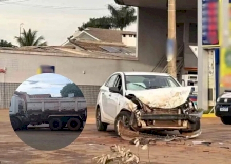 Motorista desmaia após batida com caminhão em cruzamento de MS