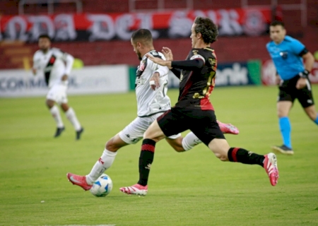Vegetti e Coutinho marcam, mas Vasco deixa vitória escapar contra o Melgar pela Sul-Americana