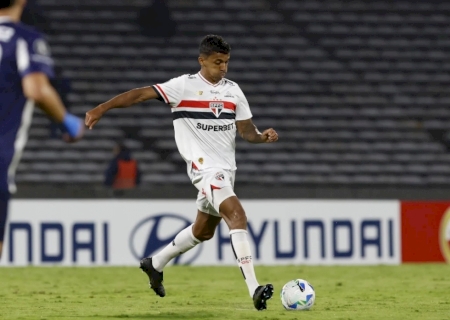 Luiz Gustavo recebe alta após tromboembolismo pulmonar, mas segue como baixa no São Paulo pelos próximos dez dias