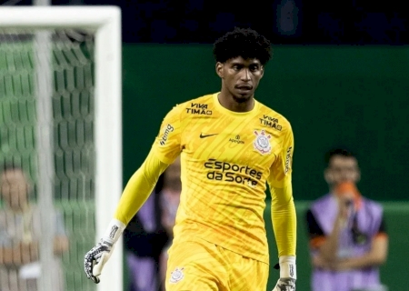 Hugo Souza sofre lesão na coxa e desfalca o Corinthians na estreia da Sul-Americana