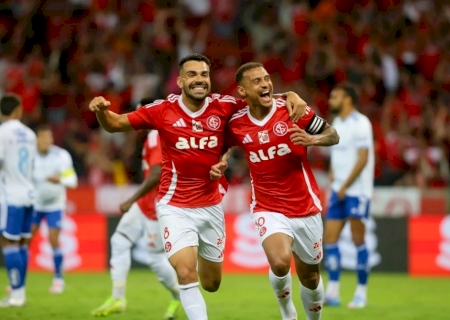 Com um a mais, Internacional bate o Cruzeiro e conquista a primeira vitória no Campeonato Brasileiro