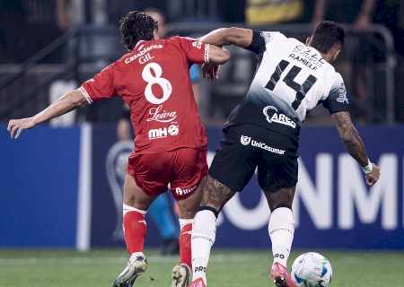 Corinthians perde para o Huracán na Arena e estreia com derrota na Sul-Americana