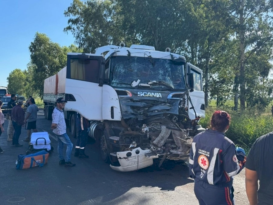 NOVA ANDRADINA: Caminhoneiro fica ferido em colisão na BR-376