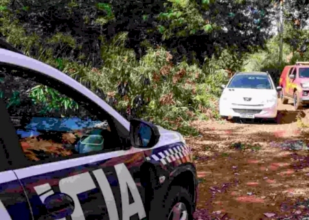 Polícia faz buscas por corpo que teria sido encontrado em mata