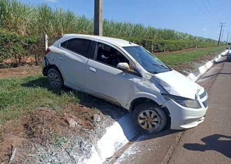 Carro ocupado por mulher e criança capota na MS-134, entre Nova Andradina e Batayporã
