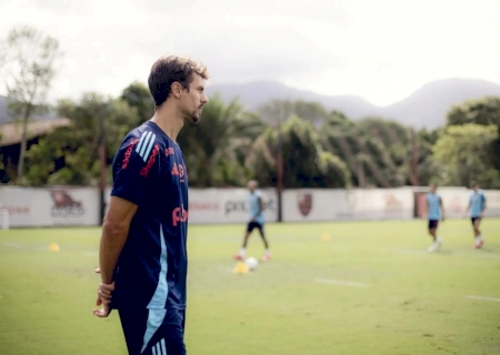 Rodrigo Caio assina com Flamengo para ser auxiliar de Filipe Luís