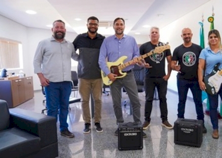 Funac recebe instrumentos musicais doados pela Brasilwood Reflorestamento