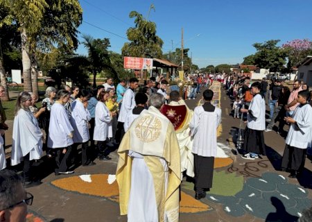 IVINHEMA: Fé, tradição e arte marcam a celebração de Corpus Christi da Paróquia Nossa Senhora da Conceição Aparecida