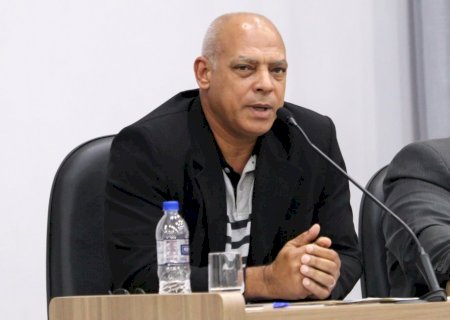 Claudião do Raio X pede adicional de insalubridade para farmacêuticos e remoção de árvores em Amandina
