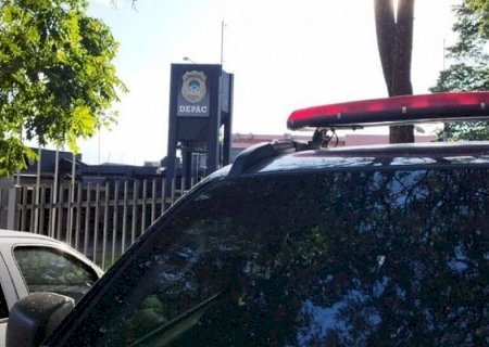 Cliente fica ferido após disparo acidental com arma de PM em bar
