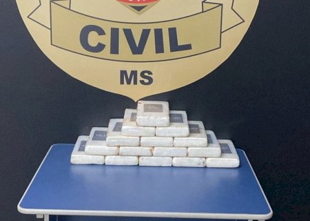 Após monitorar suspeito, polícia encontra cocaína em fundo falso de veículo