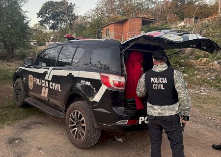 Operação da polícia fecha "boca de fumo" e prende 8 pessoas