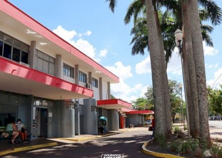 Homem atira para defender vizinha e acerta agressor no joelho