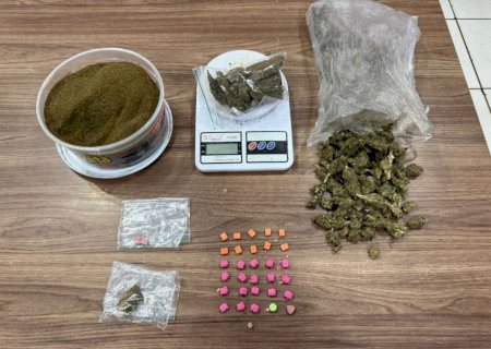 Polícia fecha 'boca de fumo' e prende foragido da Justiça