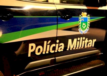 ANGÉLICA: Homem ameaça família com facão após culto