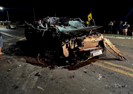 IVINHEMA: Grave acidente entre carro e carreta bitrem mata jovem
