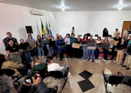 NOVO HORIZONTE DO SUL: Mais de R$ 4 milhões em investimentos na educação com entrega de tecnologia e anúncio de reforma escolar