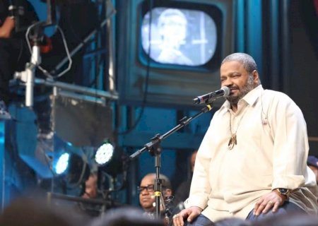 Arlindo Cruz, cantor, compositor e multi-instrumentista, morre no Rio