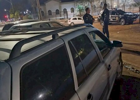 Irmãos são baleados no rosto dentro de carro em frente da mãe na BR-262