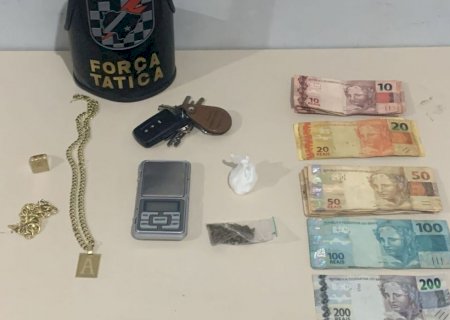 Suspeito é flagrado com cocaína e maconha após denúncia