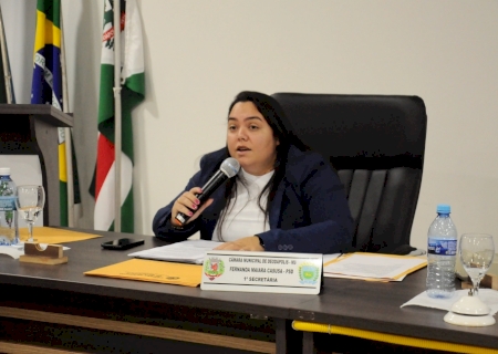 Vereadora Fernanda Casusa apresenta moções de aplausos a integrantes da Polícia Civil de Deodápolis