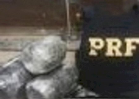 PRF apreende submetralhadora e drogas em Ponta Porã