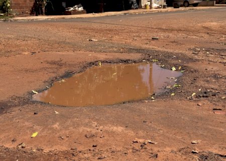 IVINHEMA: Moradores reclamam de buracos e mau cheiro no bairro Água Azul