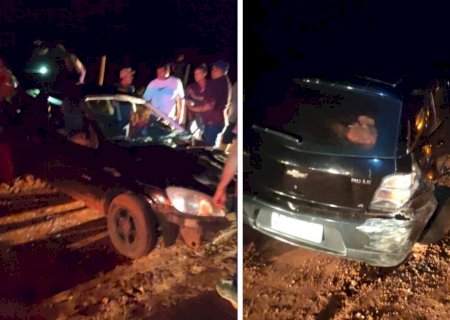 IVINHEMA: Acidente entre dois veículos deixa idoso preso às ferragens na zona rural