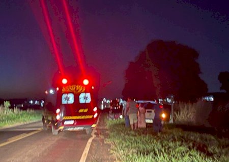 IVINHEMA: Mulher fica ferida após cair de moto ao desviar de buraco na BR-376