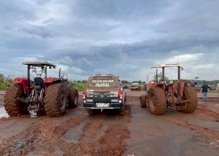 Após apelo de gerente, tratores furtados são recuperados na MS-040