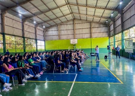 IVINHEMA: Sanesul realiza ação educativa sobre reuso de água e sustentabilidade em escola