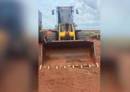 Empresário de Angélica tem Pá Carregadeira furtada em área rural de Jateí