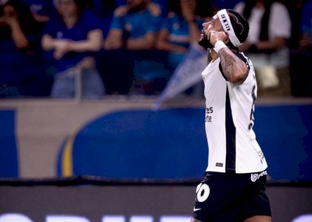 Corinthians vence Cruzeiro com gol de Memphis e abre vantagem na semifinal