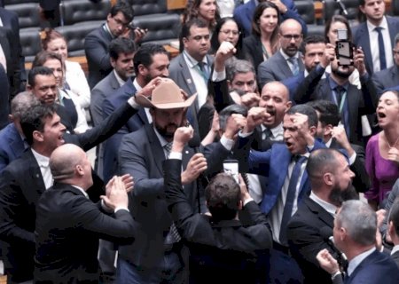 Câmara aprova projeto que reduz pena de condenados pelo 8/1