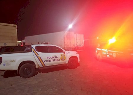 Motorista morre dentro da carreta em posto de Campo Grande