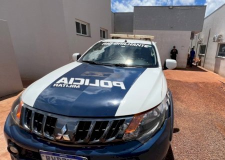 Homem leva golpe de facão no peito enquanto buscava lenha