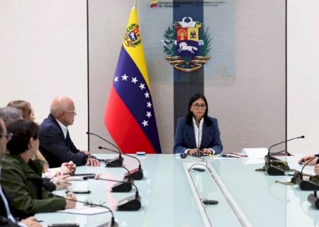 Presidente interina da Venezuela convida Trump a colaborar e afirma buscar relações respeitosas