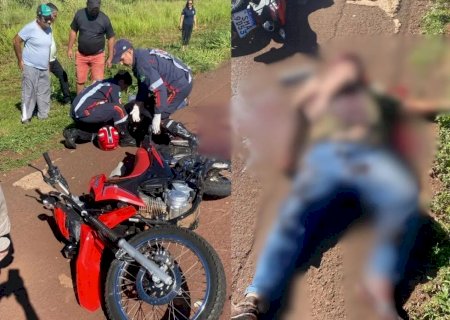 Telha escapa de caminhão, atinge peito de motociclista, que seguia atrás na BR-262