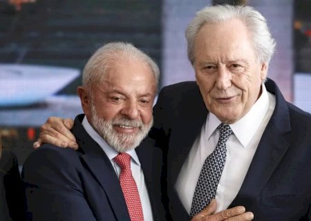 Lewandowski entrega carta de demissão do Ministério da Justiça a Lula