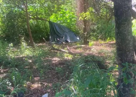 Corpo de homem é encontrado em área de mata