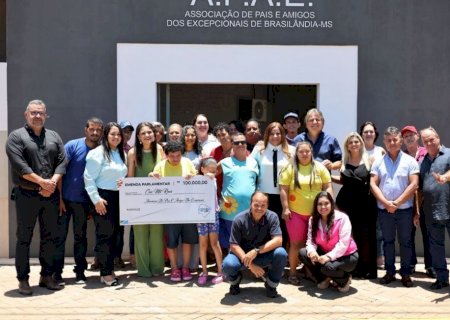 Em Brasilândia, Caravina participa da inauguração da Casa do Trabalhador e entrega recursos para a APAE